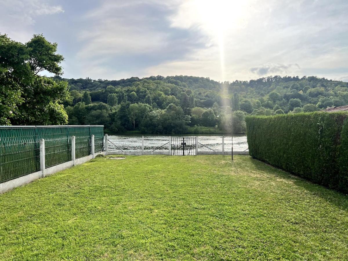 Charmant Chalet En Bord De Seine Saint-Pierre-du-Vauvray Exterior foto